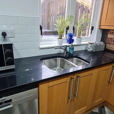 Stylish Home In Linlithgow With Free Parking Exterior photo