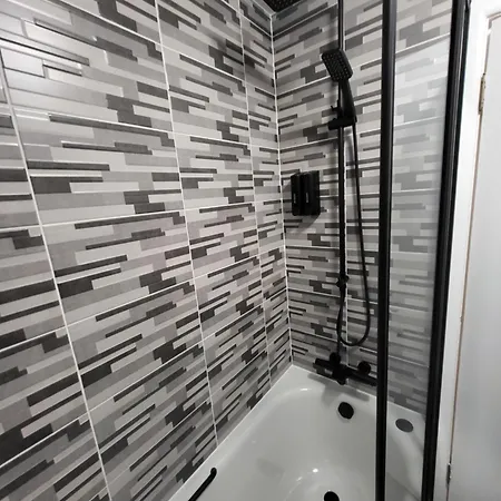 Stylish Home In Linlithgow With Free Parking Exterior photo