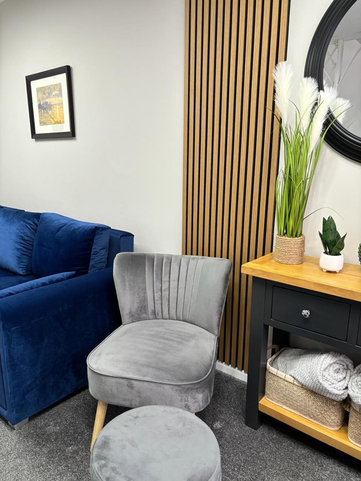 Stylish In With Free Parking Holiday home