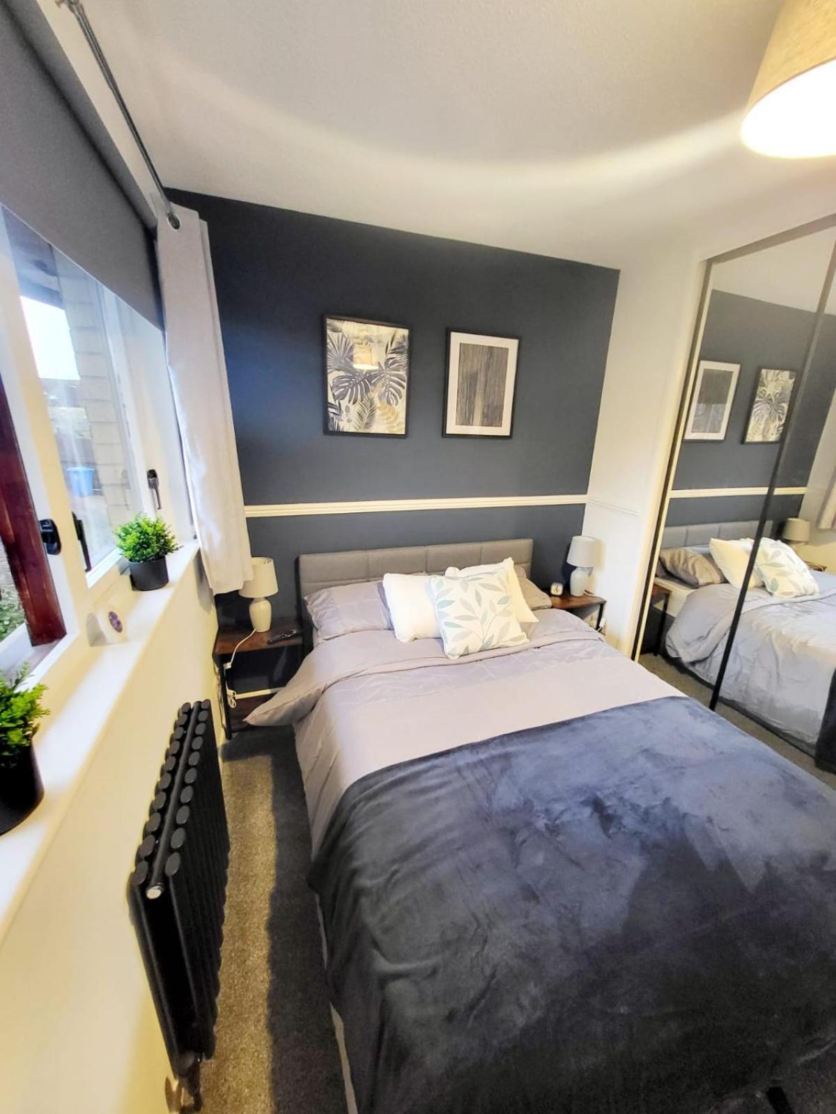 Holiday home Stylish In With Free Parking *