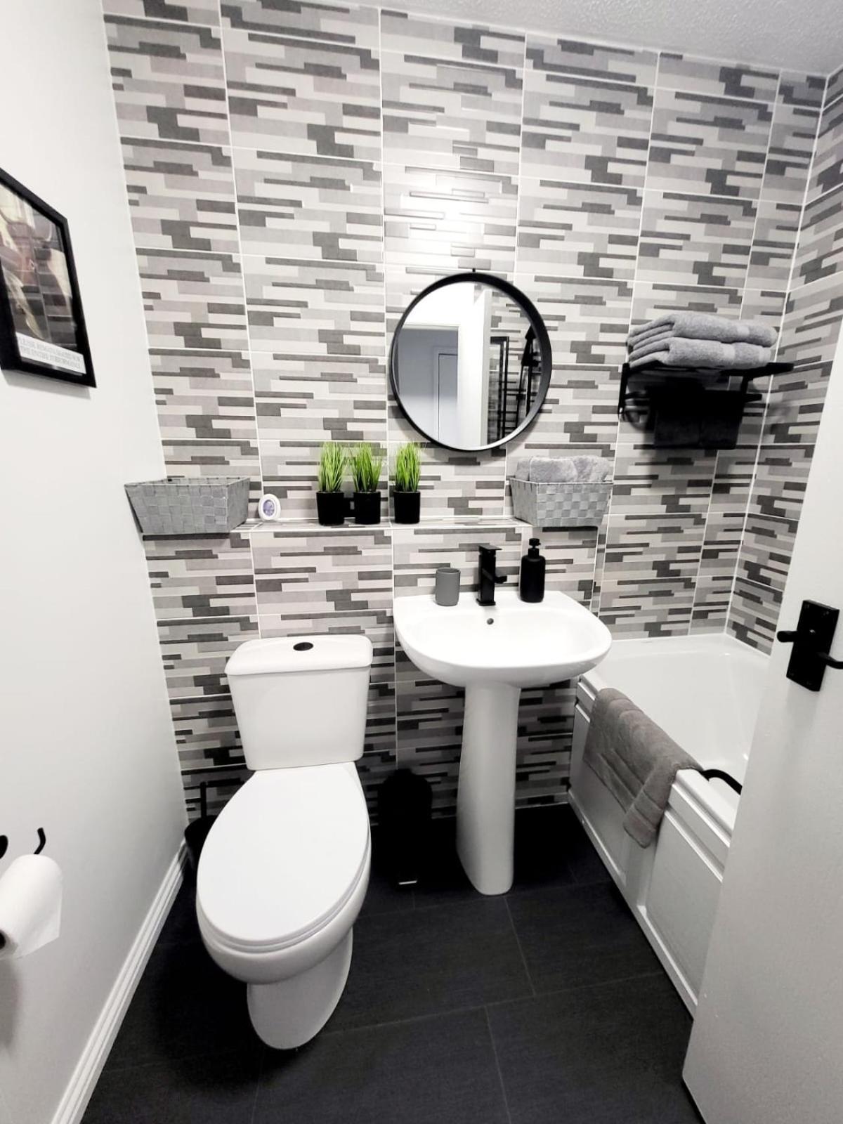 Holiday home Stylish In With Free Parking *